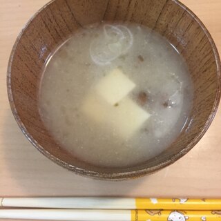 なめこと豆腐のシンプル味噌汁♪